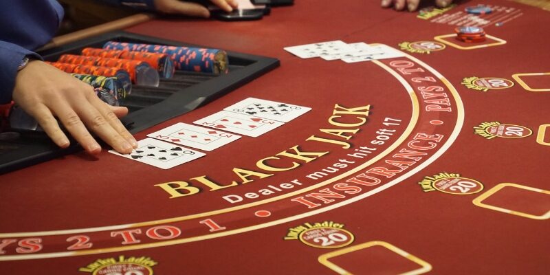 Trải nghiệm bài blackjack online với luật lệ rõ ràng 